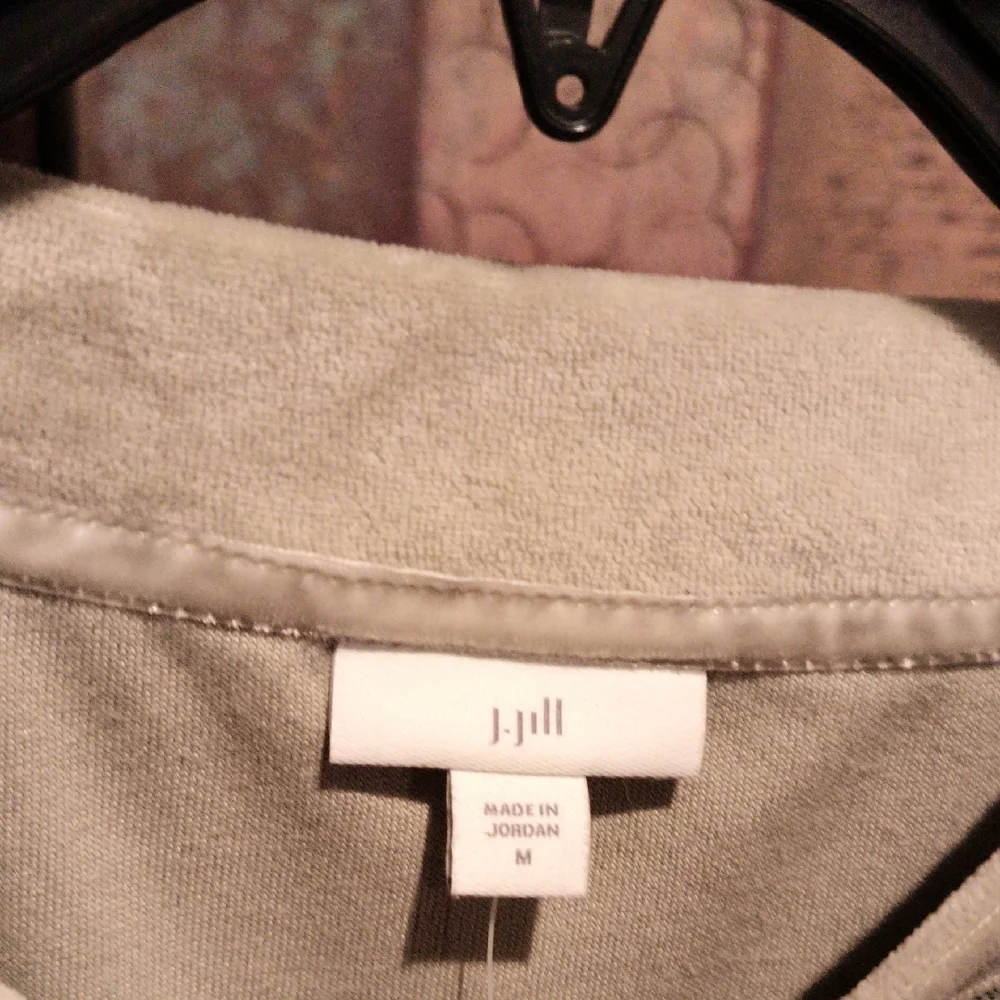 FINAL PRICE NWT J. Jill Sage Smoke Green Top Size Medium - Picture 1 of 9